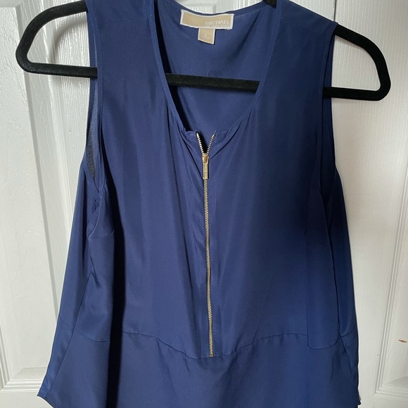 Blue sleeveless silk blouse - Picture 1 of 2